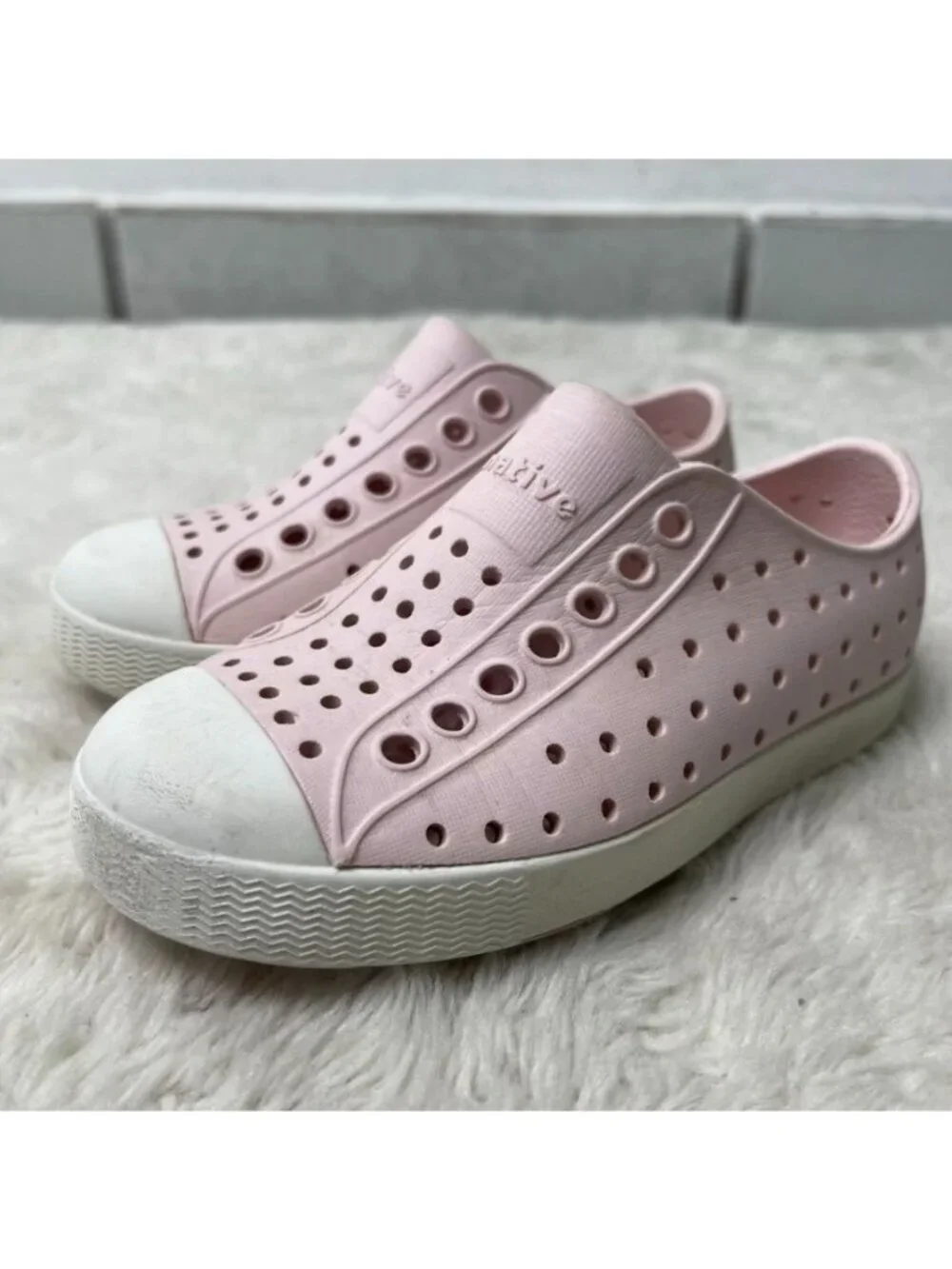 Native Jefferson Shoes Kids Size 9 Pink Slip On Perforated Water Sneakers Toddle